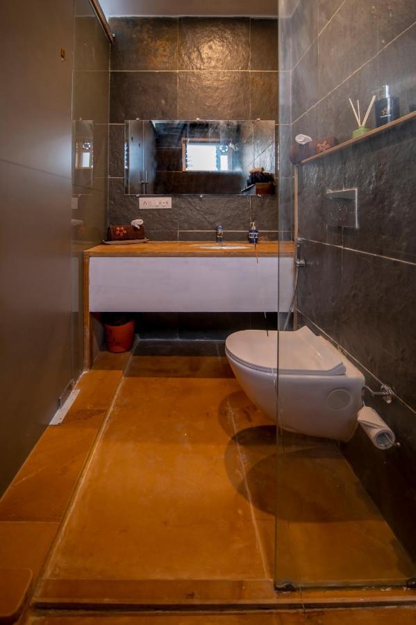 Saffronstays Onellaa, Nashik - Infinity Pool Villa Surrounded By A Vineyard Exterior photo
