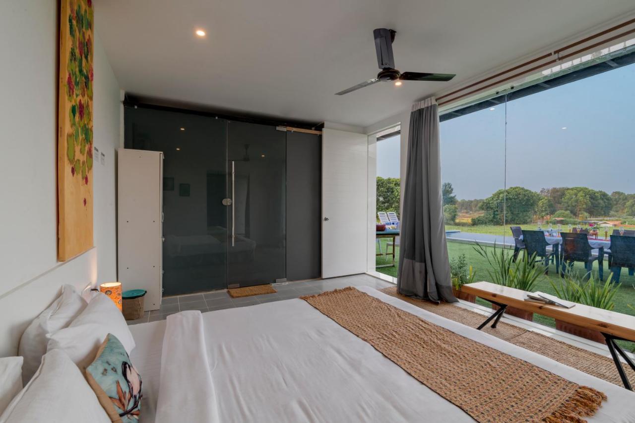 Saffronstays Onellaa, Nashik - Infinity Pool Villa Surrounded By A Vineyard Exterior photo